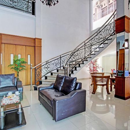 Oyo 93011 Hotel Griya Lestari Pati 2 Exteriör bild