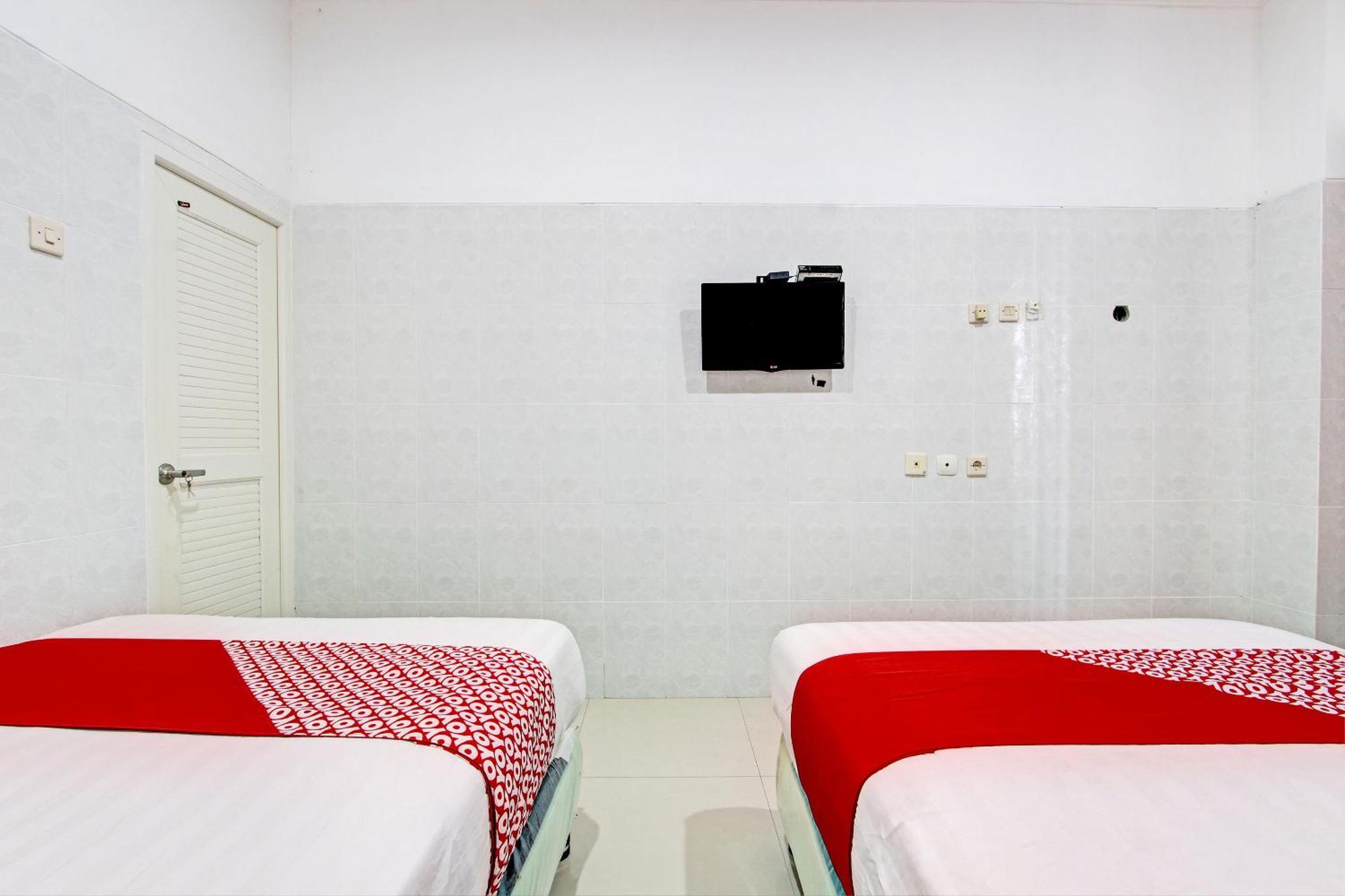 Oyo 93011 Hotel Griya Lestari Pati 2 Exteriör bild