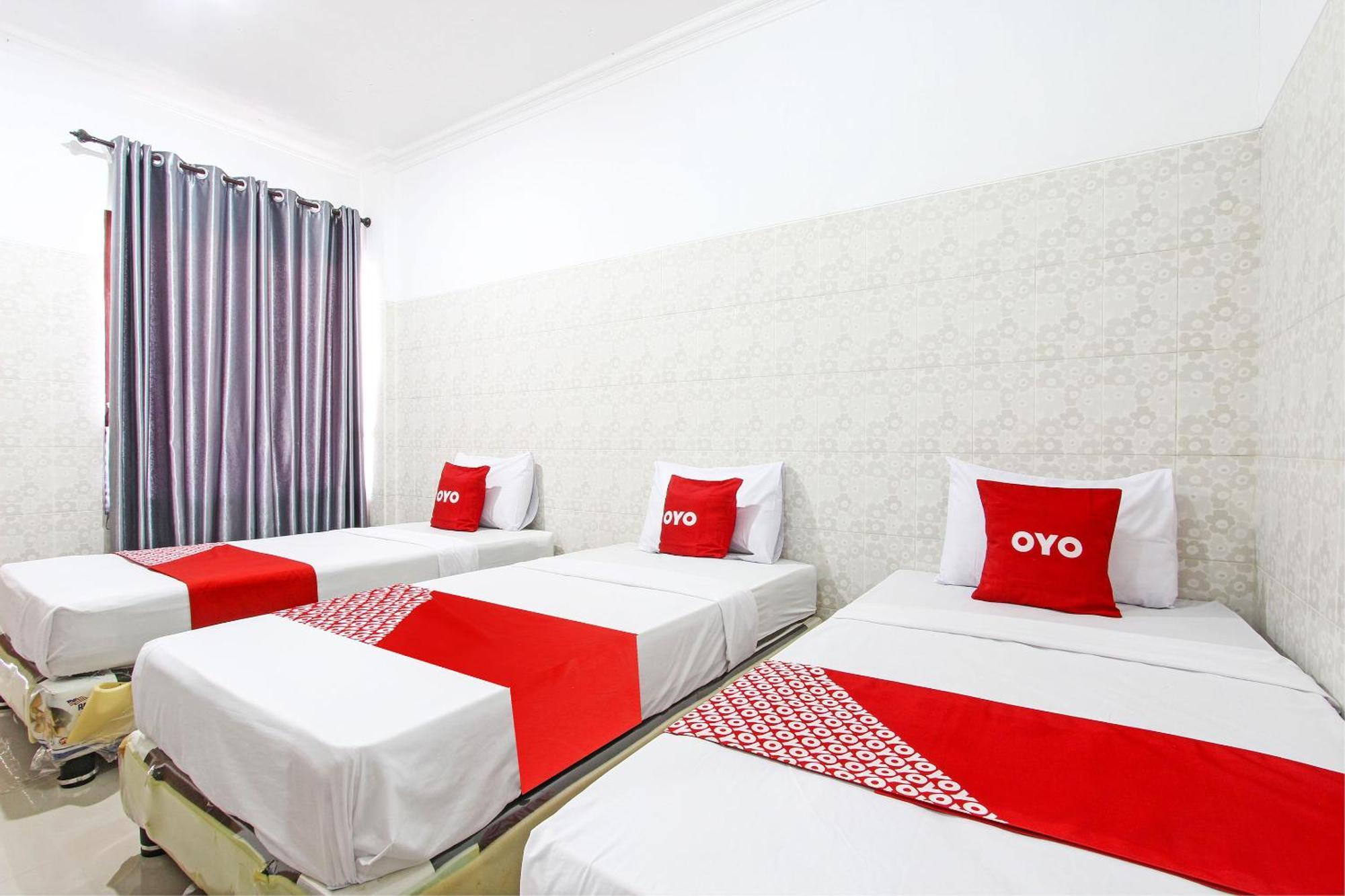 Oyo 93011 Hotel Griya Lestari Pati 2 Exteriör bild