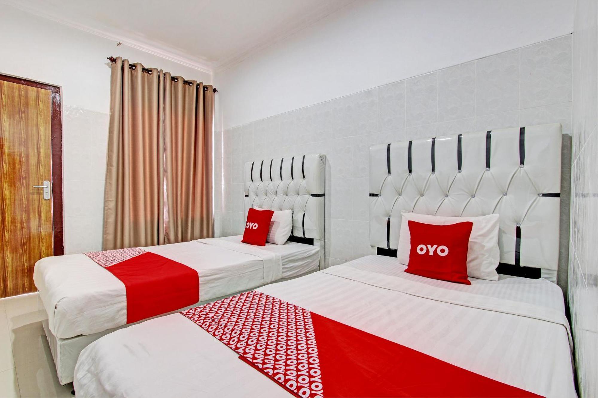 Oyo 93011 Hotel Griya Lestari Pati 2 Exteriör bild