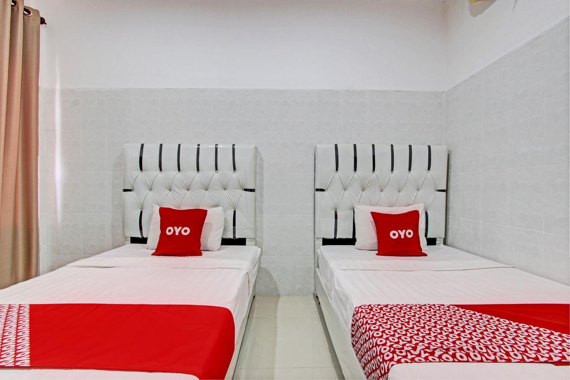 Oyo 93011 Hotel Griya Lestari Pati 2 Exteriör bild