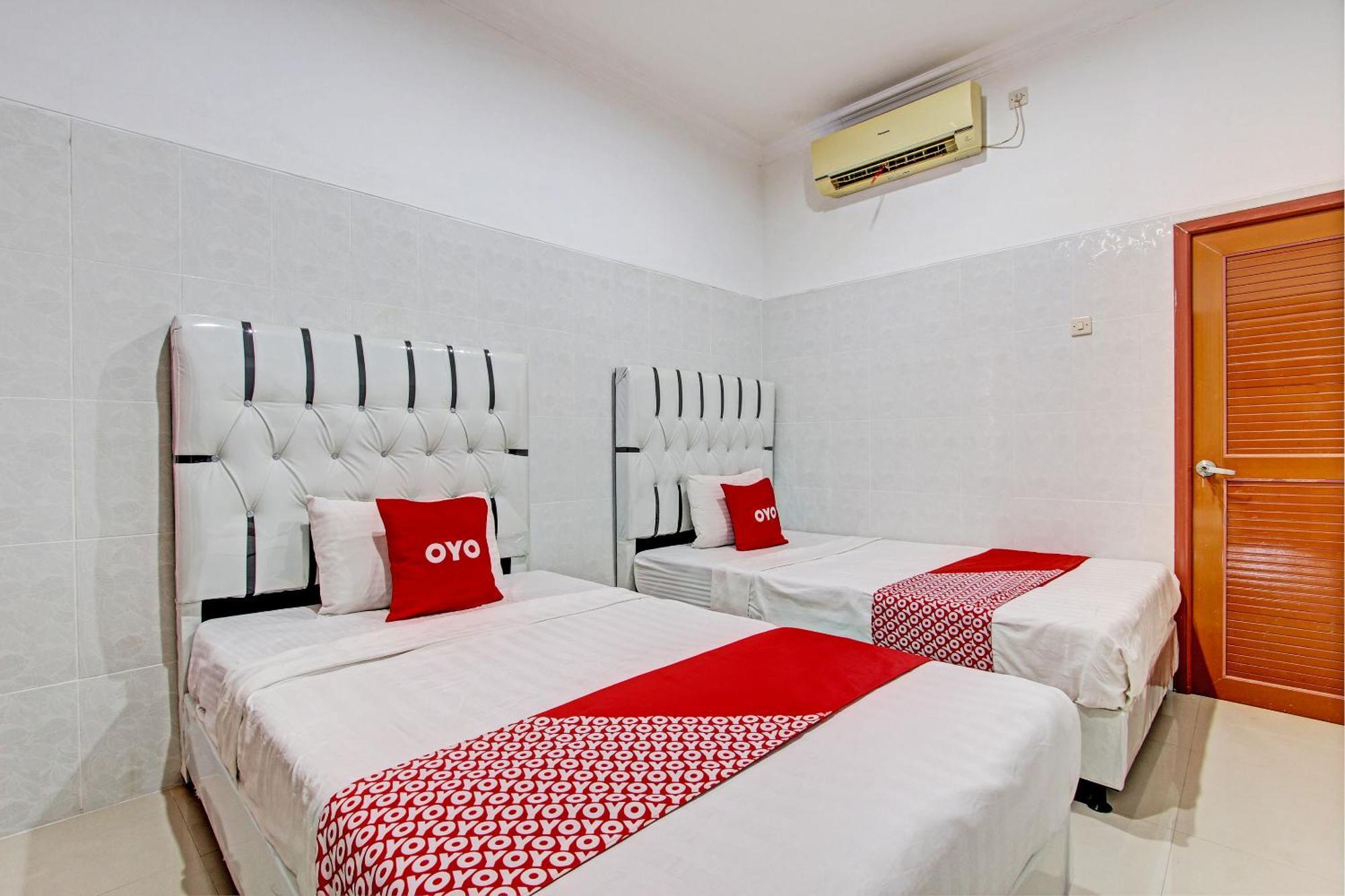 Oyo 93011 Hotel Griya Lestari Pati 2 Exteriör bild