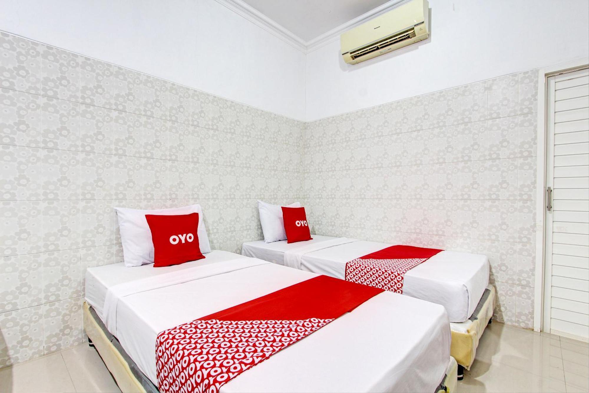 Oyo 93011 Hotel Griya Lestari Pati 2 Exteriör bild