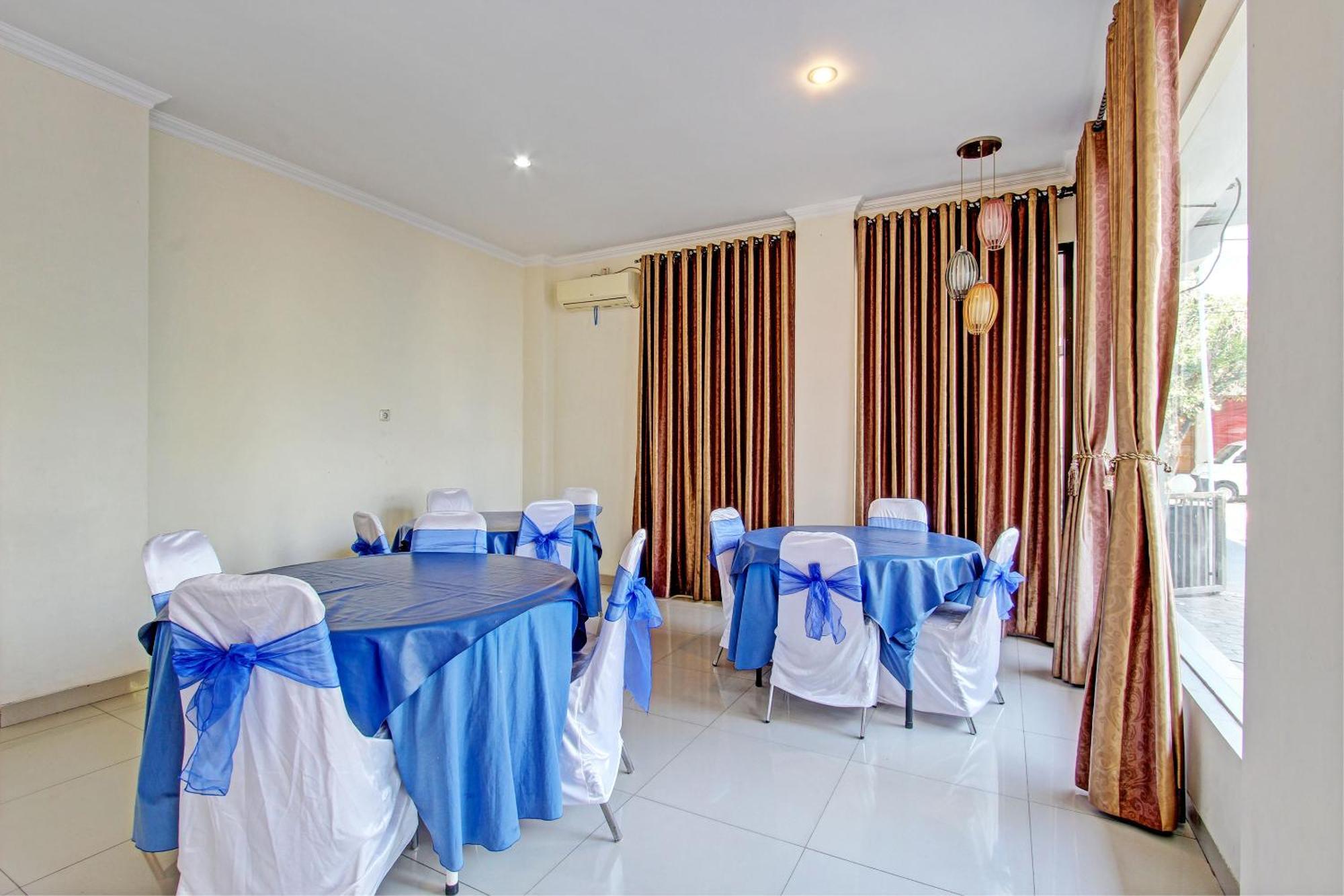 Oyo 93011 Hotel Griya Lestari Pati 2 Exteriör bild