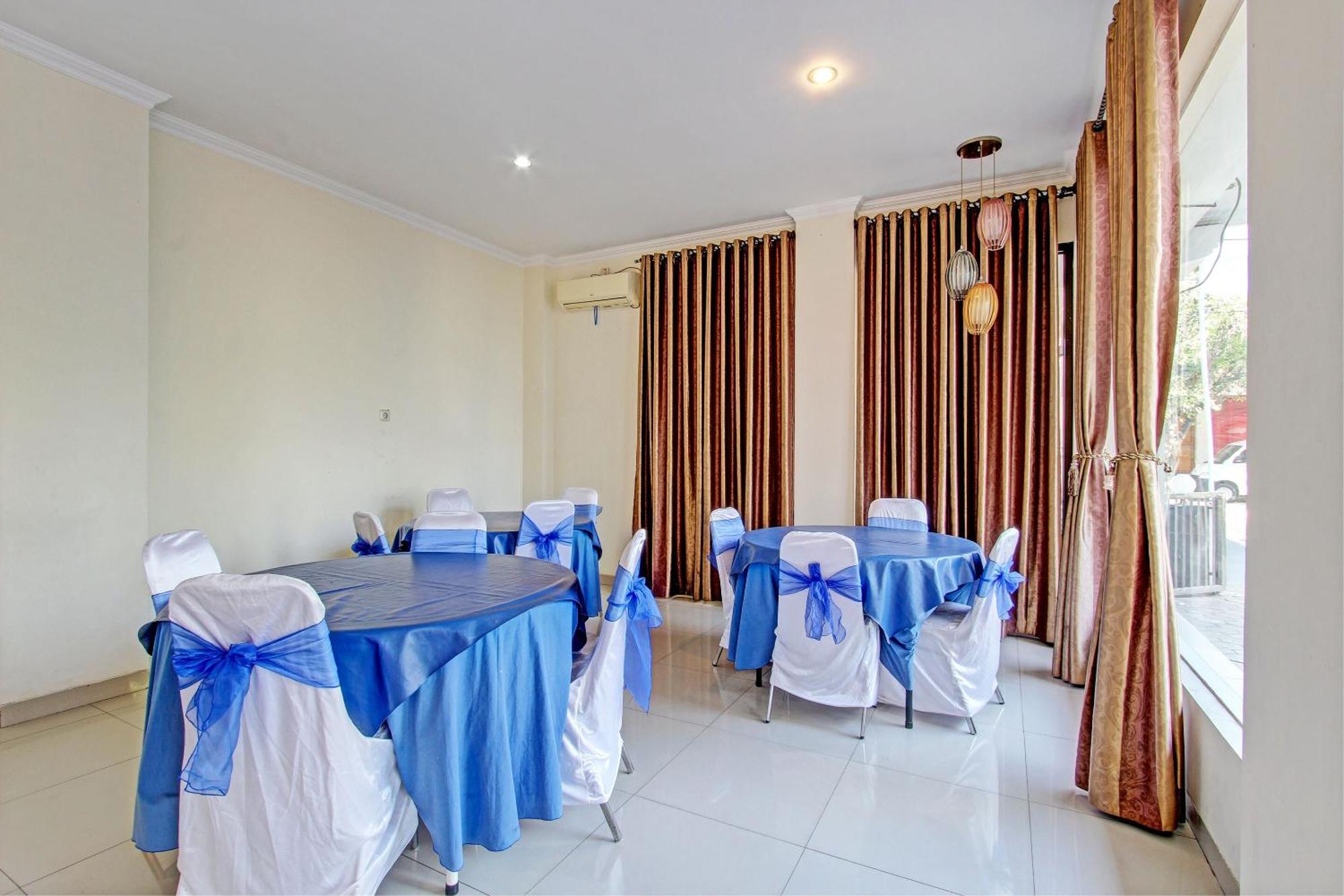 Oyo 93011 Hotel Griya Lestari Pati 2 Exteriör bild
