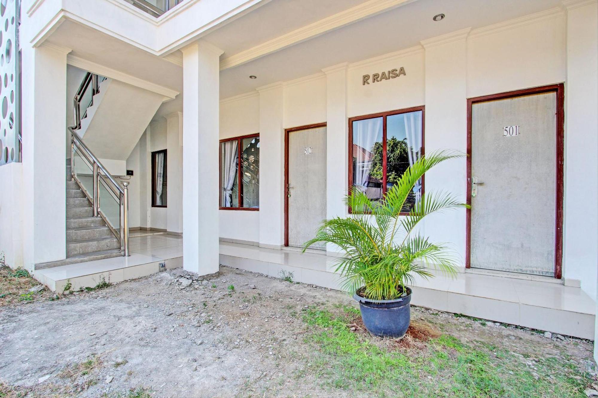 Oyo 93011 Hotel Griya Lestari Pati 2 Exteriör bild