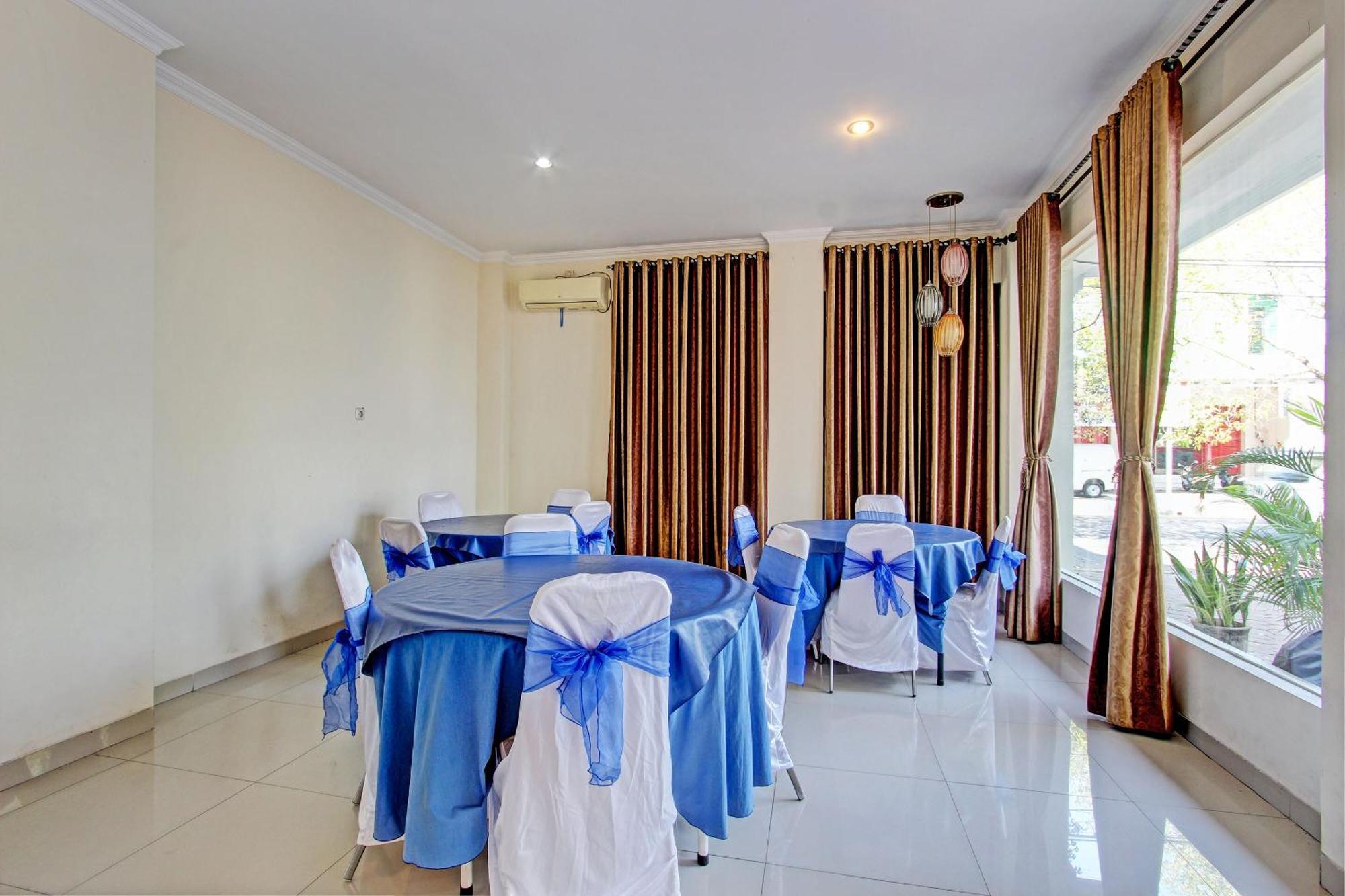 Oyo 93011 Hotel Griya Lestari Pati 2 Exteriör bild