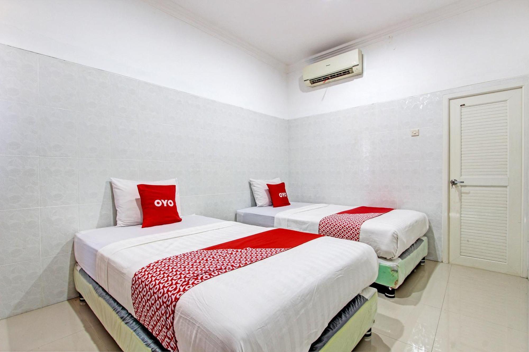 Oyo 93011 Hotel Griya Lestari Pati 2 Exteriör bild