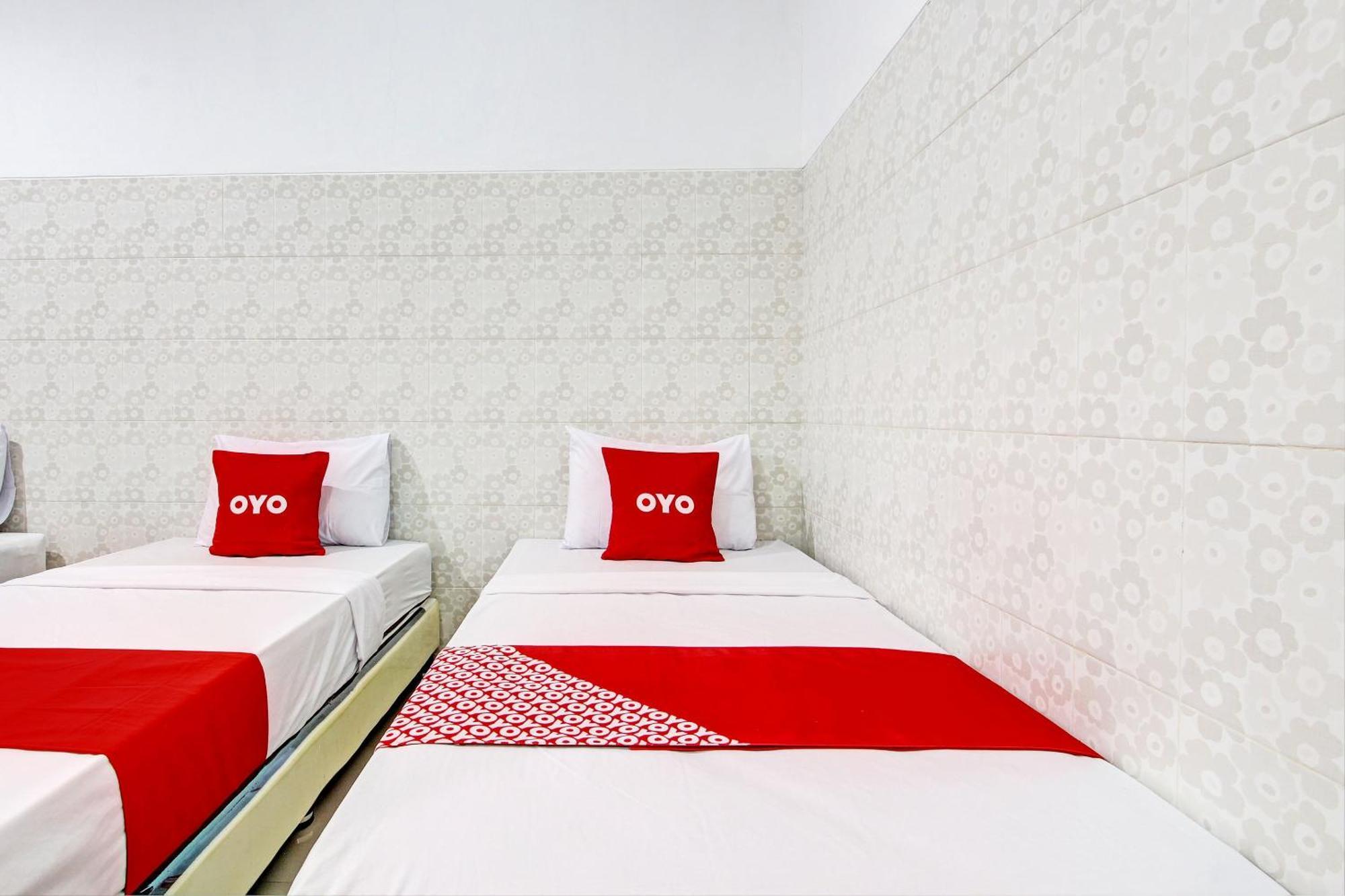 Oyo 93011 Hotel Griya Lestari Pati 2 Exteriör bild