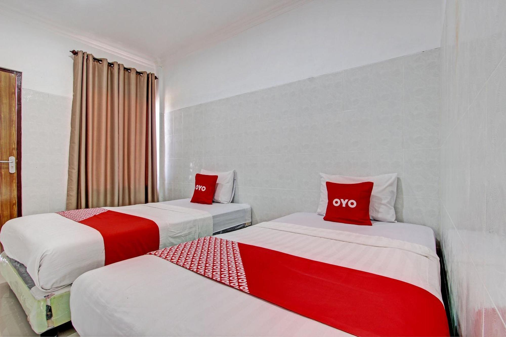 Oyo 93011 Hotel Griya Lestari Pati 2 Exteriör bild