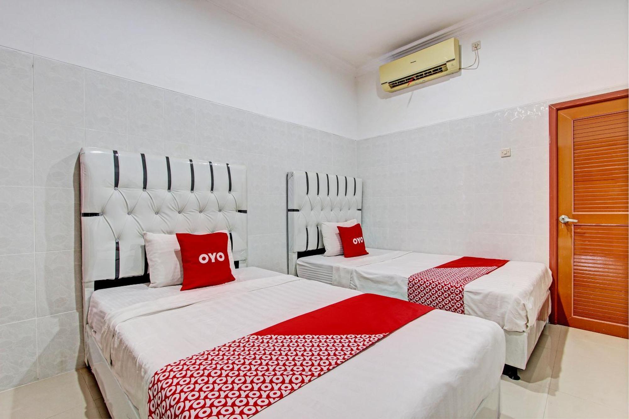 Oyo 93011 Hotel Griya Lestari Pati 2 Exteriör bild